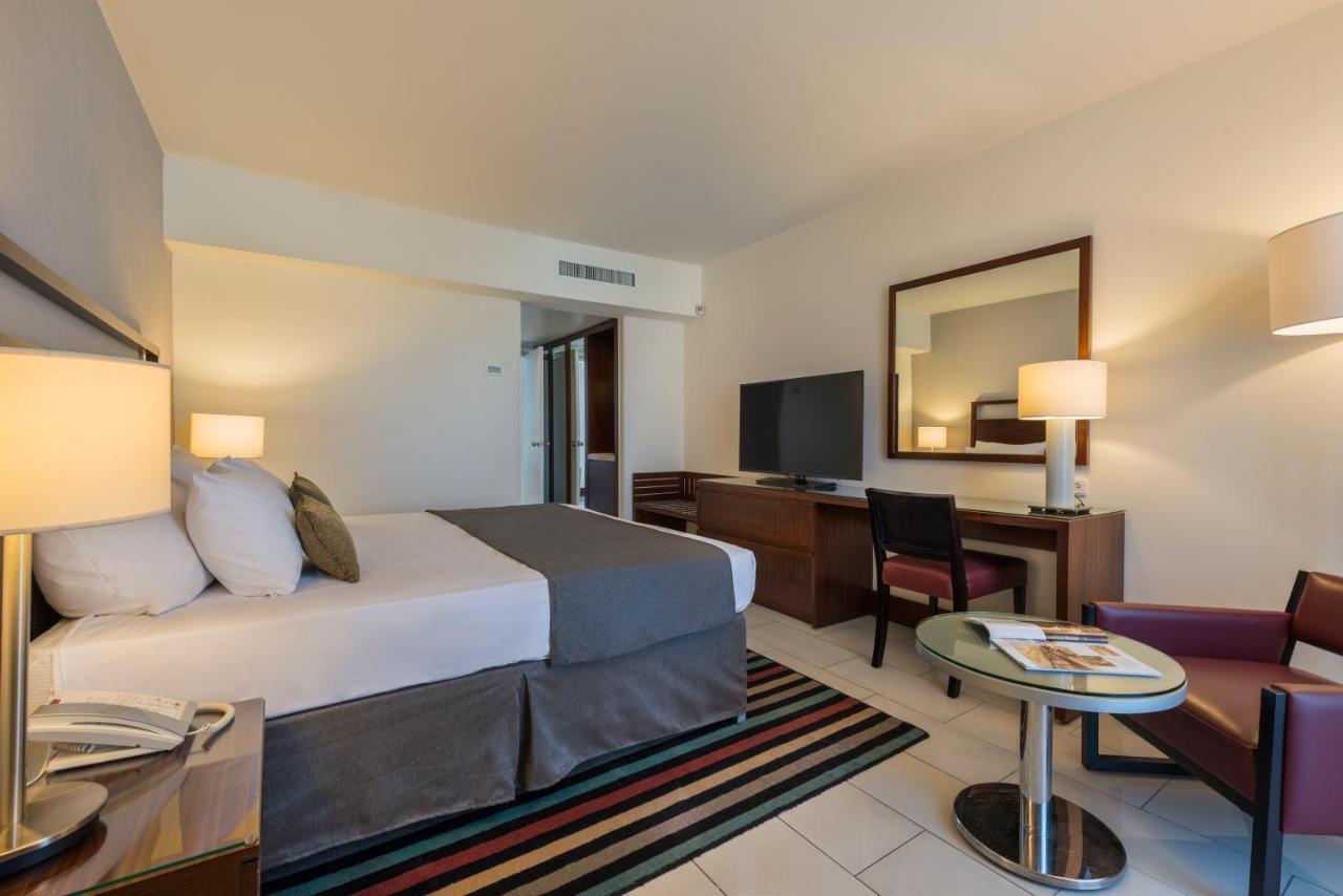 โรงแรมอิสโรเทลคิงโซโลโมน เอลัต ภายนอก รูปภาพ A room at the hotel
