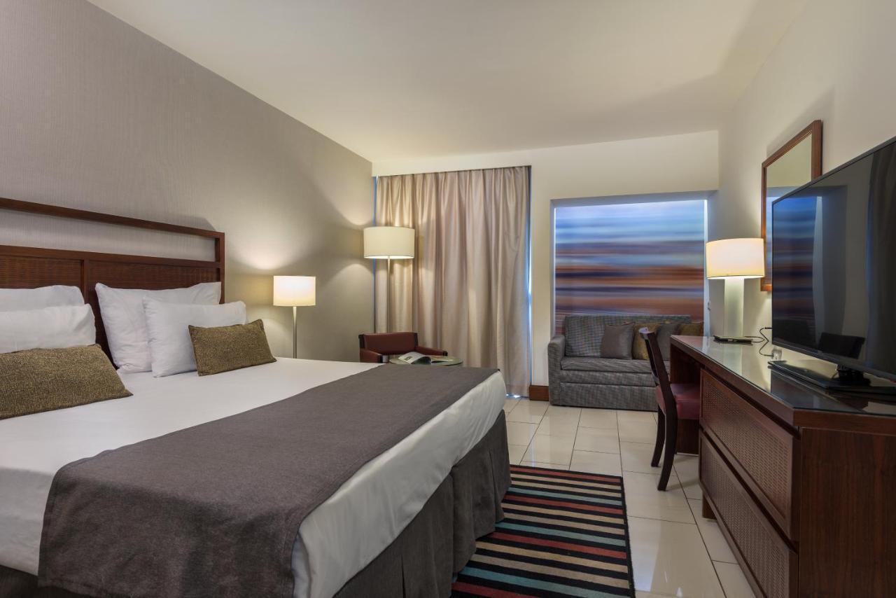 โรงแรมอิสโรเทลคิงโซโลโมน เอลัต ภายนอก รูปภาพ A room at the hotel